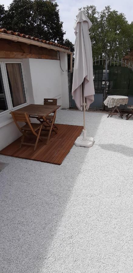 Petit Studio Independant Dans Jardin Avec Parking Et Portail Electrique Марсилия Екстериор снимка
